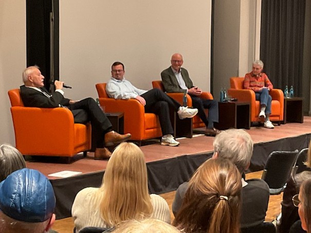 Abbildung 1 (vlnr) Armin Thaler, Wilhelm Schultze, Dr. Jörg Boysen, Dr. Anne Pollok-Müller